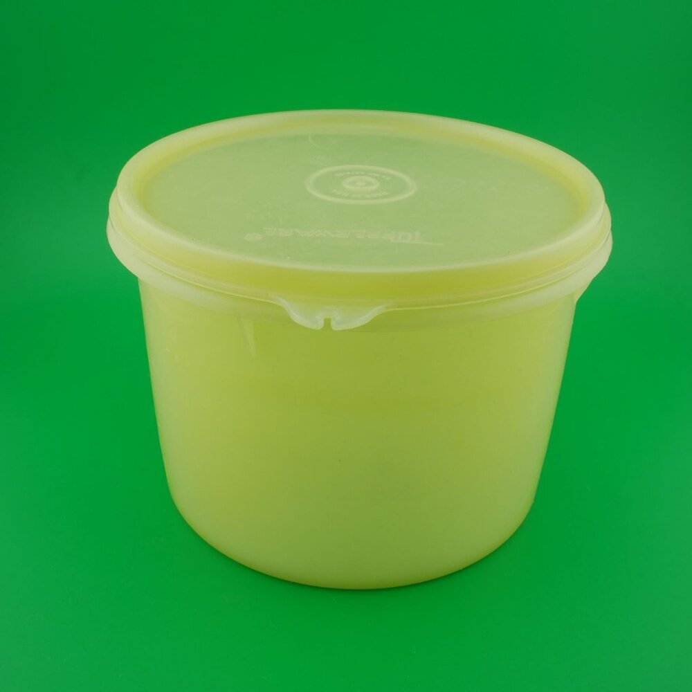 Tupperware 263-5 Round Yellow Storage Container With Lid Vintage